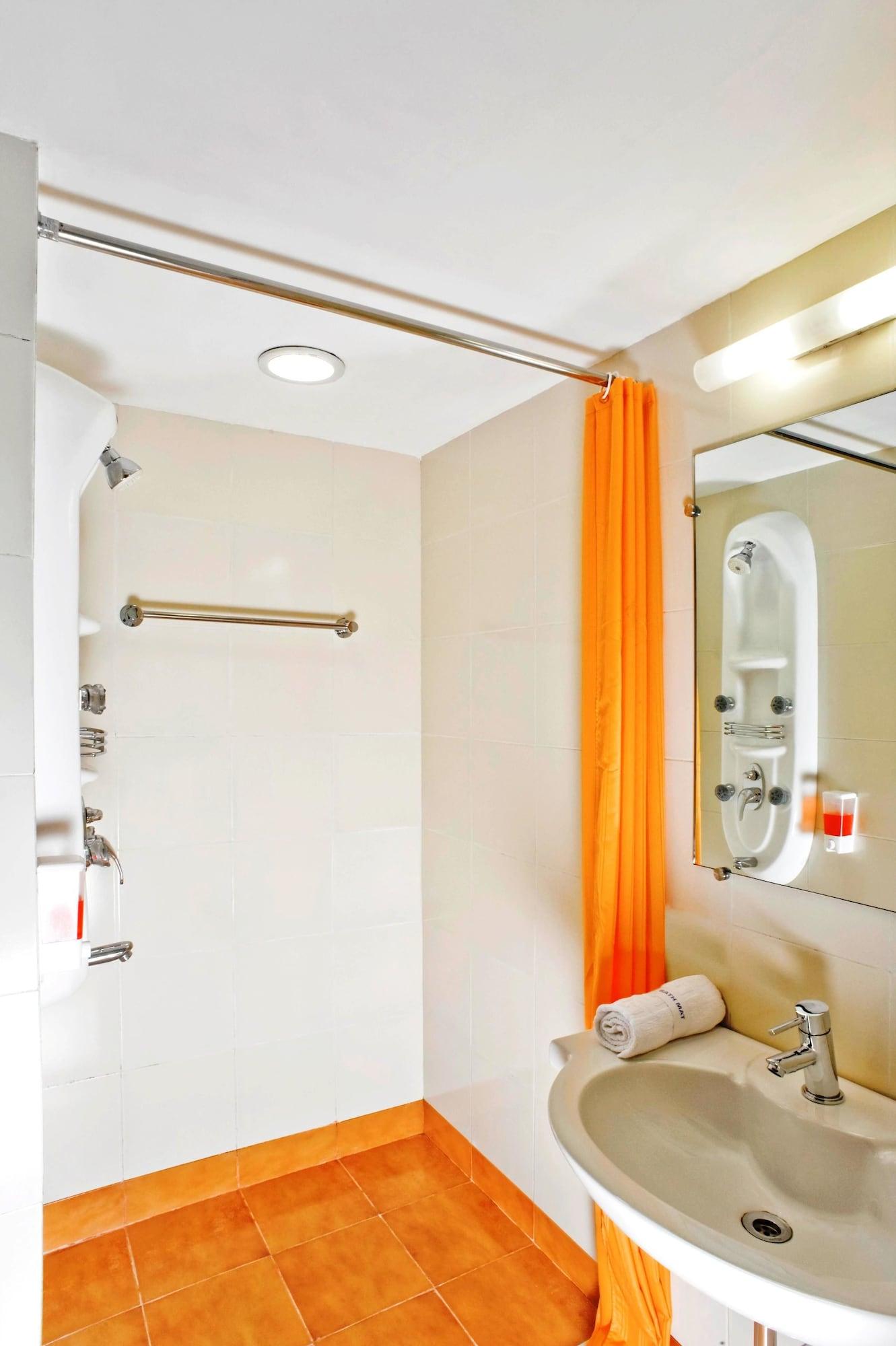 Hotel East Delhi Nowe Delhi Zewnętrze zdjęcie