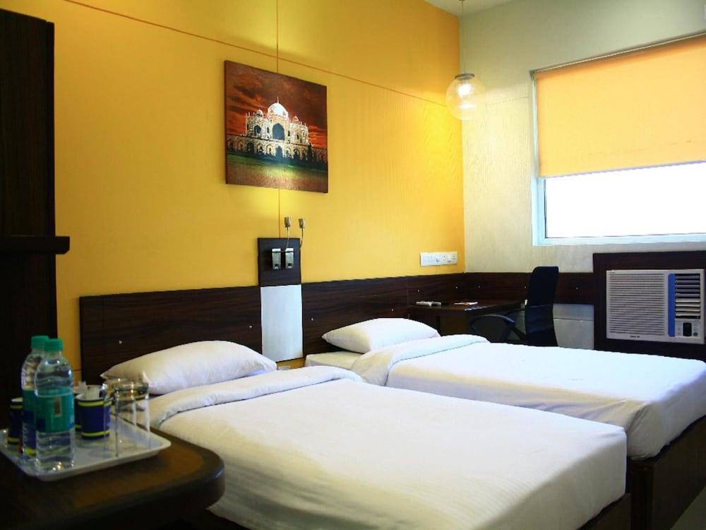 Hotel East Delhi Nowe Delhi Zewnętrze zdjęcie