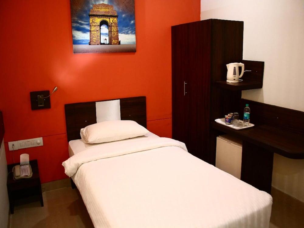 Hotel East Delhi Nowe Delhi Zewnętrze zdjęcie