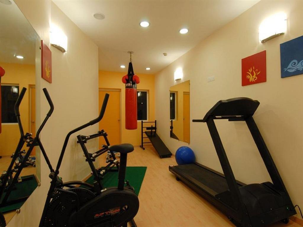 Hotel East Delhi Nowe Delhi Zewnętrze zdjęcie