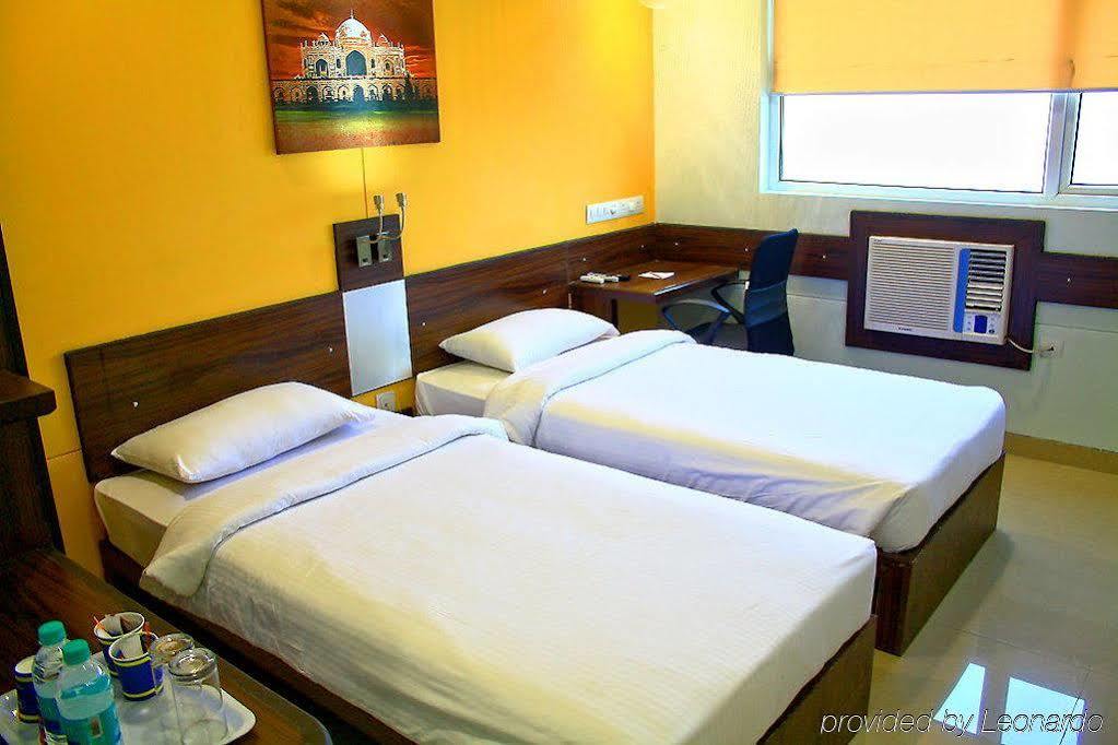 Hotel East Delhi Nowe Delhi Zewnętrze zdjęcie