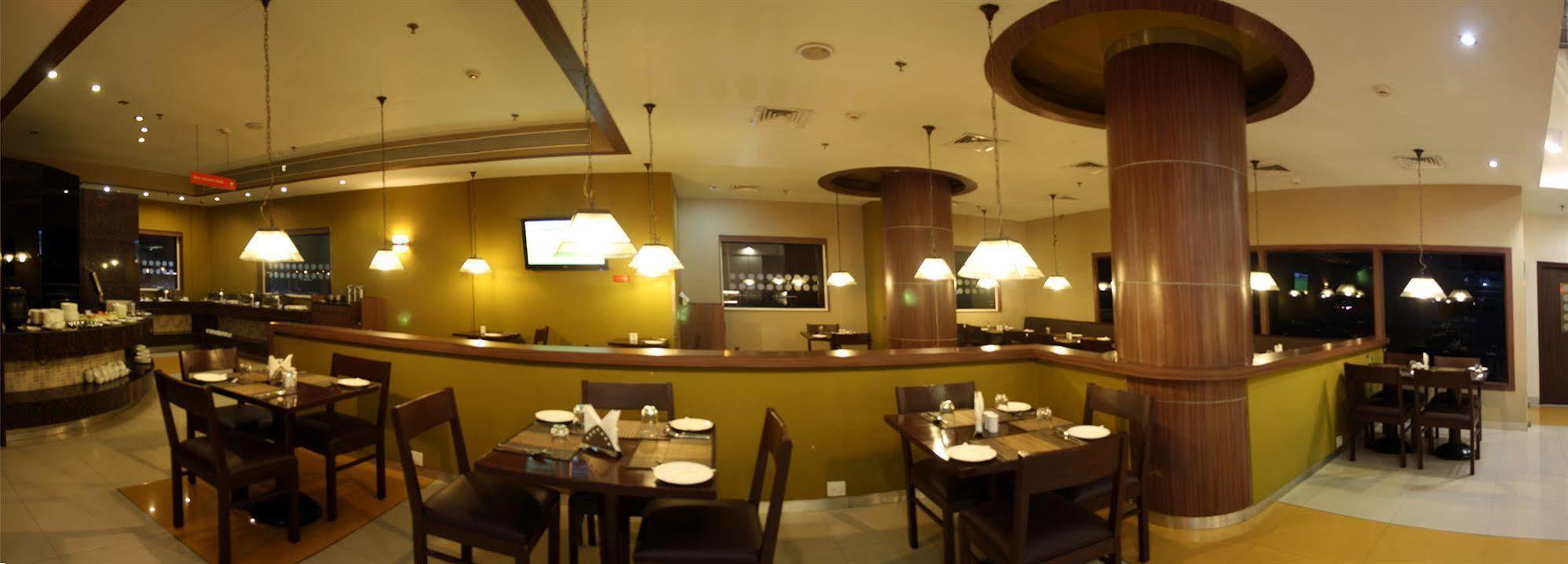 Hotel East Delhi Nowe Delhi Zewnętrze zdjęcie